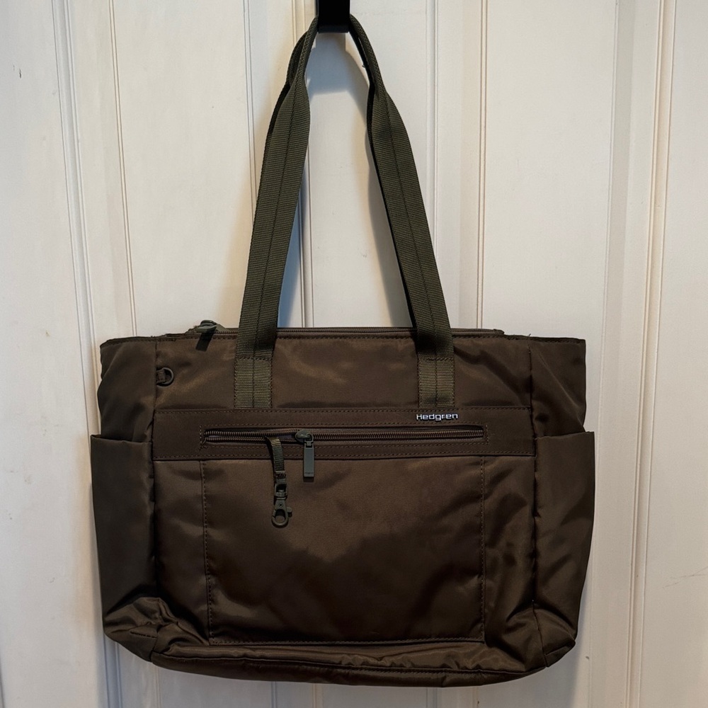 Hedgren Olive green bag with compartments